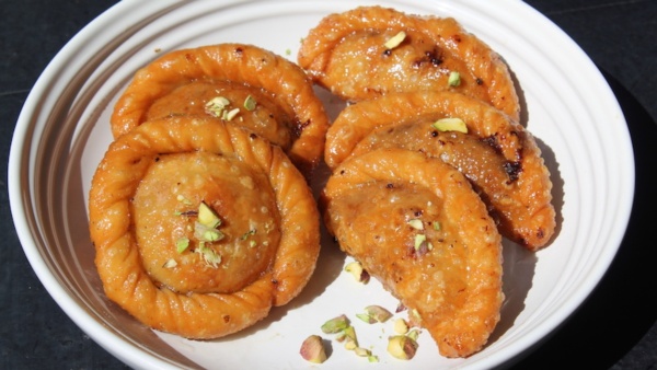 Do you know what dishes are prepared at Christmas? Here are the popular dishes