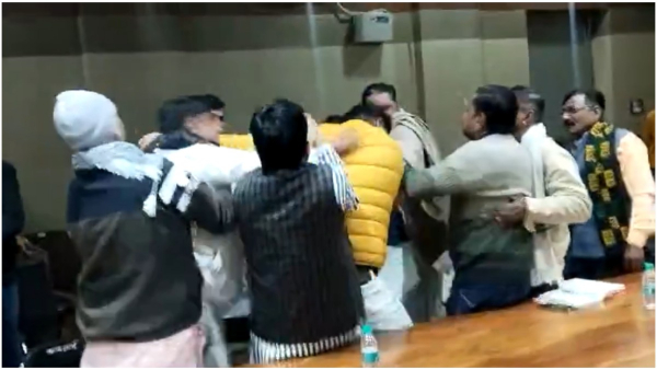 Scuffle Erupts with Kicks and Punches at Civic Body Meeting in Uttar Pradesh Scuffle Erupts with Kicks and Punches at Civic Body Meeting in Uttar Pradesh