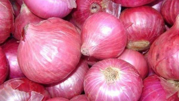 Tomato and Onion Prices Surge, While Chicken Prices Decline
