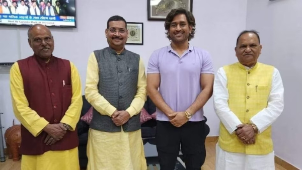  Will MS Dhoni Join Politics? BJP Leaders Meet Dhoni in Ranchi