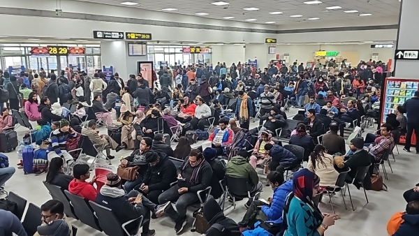 Bengaluru Airport Witnessed More Than 50 Flights Delayed due to Bad Condition of Weather Bengaluru Airport Witnessed More Than 50 Flights Delayed due to Bad Condition of Weather