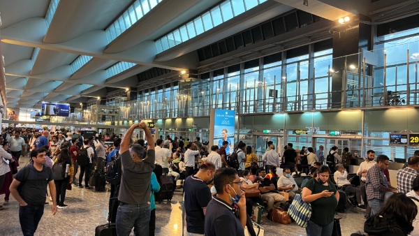 Bengaluru Airport Witnessed More Than 50 Flights Delayed due to Bad Condition of Weather Bengaluru Airport Witnessed More Than 50 Flights Delayed due to Bad Condition of Weather