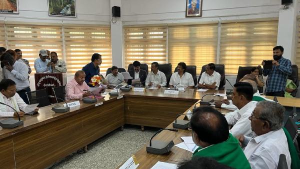 Cheating by Madhu Bangarappa says Davanagere district farmers 