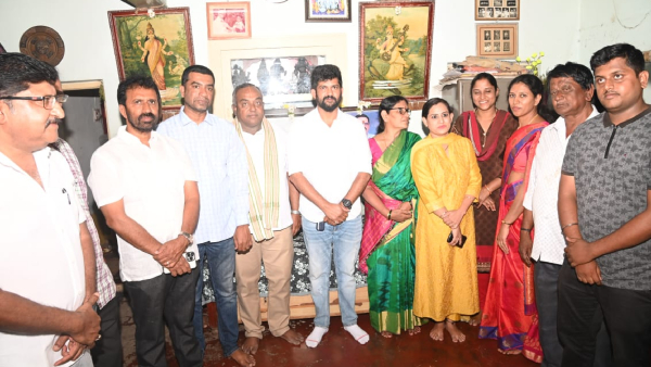 Pratap Simha Honors the Family of Ayodhya Bala Rama Idol Sculptor Arun Yogiraj 
