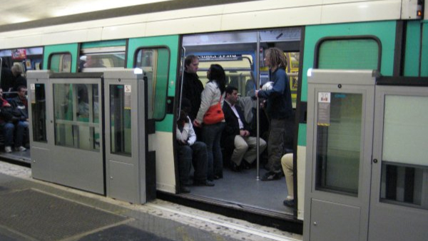 Namma Metro PSD System: Blue Line-Pink Line Many Stations will Get Platform Screen Doors soon Namma Metro PSD System: Blue Line-Pink Line Many Stations will Get Platform Screen Doors soon