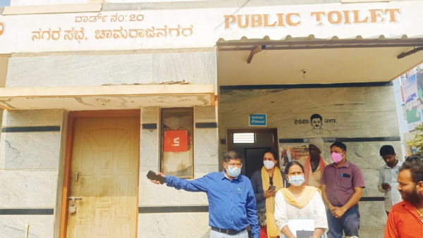 Senior civil judge Sudden visit to public toilets in Chamarajanagar district Senior civil judge Sudden visit to public toilets in Chamarajanagar district