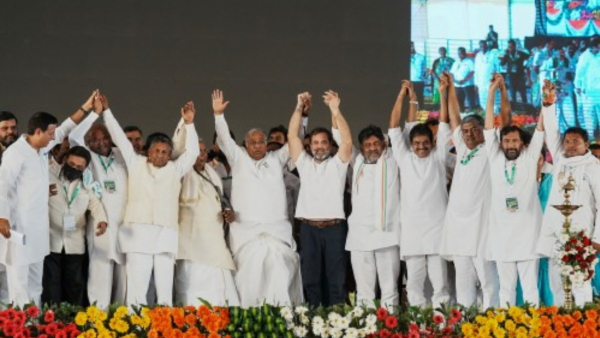 High Command Instructs Gundurao And Krishnabhaire Gowda To Continue In State Politics