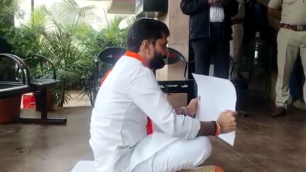 CT Ravi Protest In Chikkamagaluru City Police Station