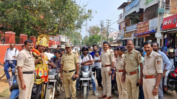 Different awareness on traffic rules enforcement by police in many parts of Davangere district