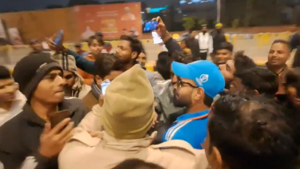 Duplicate Virat Kohli in Ayodhya: People stop and take photos