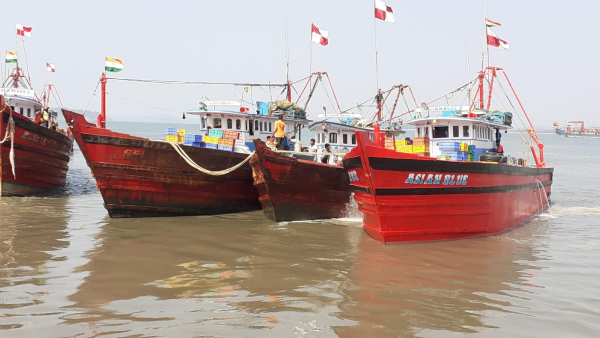 Coast Guard Rescued Fishermen In Middle Of Sea