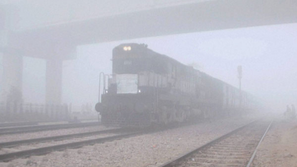 Dense Fog in Delhi: 26 Trains Delayed!