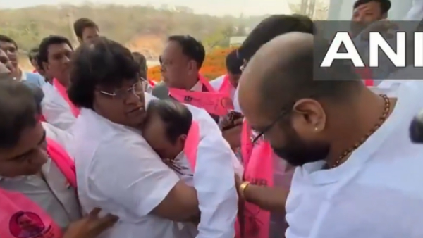 Former Dy CM Mahmood Ali faints during Republic Day celebrations