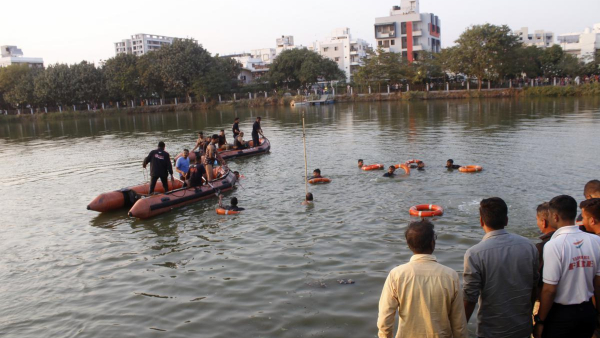12 Children including 2 teachers died after the boat capsized in Harni Lake!