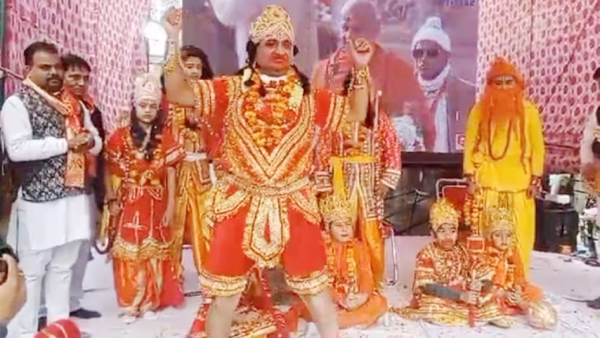 Man Dies Due To Heart Attack While Performing As Hanuman During Ramlila acting - video goes viral Man Dies Due To Heart Attack While Performing As Hanuman During Ramlila acting - video goes viral