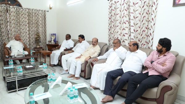  Hd Kumaraswamy Meeting With Bjp Leaders In BS Yediyurappa House