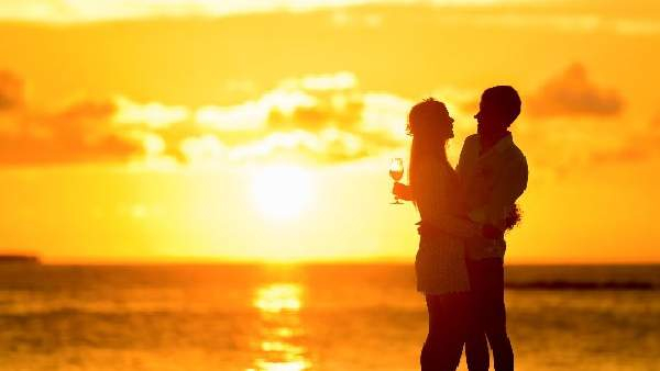 What are the benefits for health by hugging your loved ones? know details