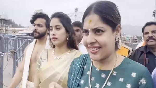 Jahnavi Kapoor visited the Tirupati Tirumala temple like her mother Jahnavi Kapoor visited the Tirupati Tirumala temple like her mother