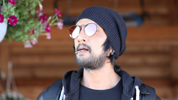 Kichcha Sudeep Responds to Fan Question About Issue with Darshan Kichcha Sudeep Responds to Fan Question About Issue with Darshan