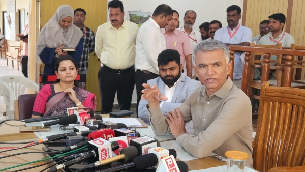 Minister Krishna Byre Gowda Sudden Visit to Hubballi Tahsildar Office, Who Check System