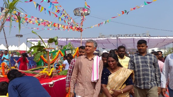 Video of Minister Krishna Byre Gowda dancing to singer Raghu Dixits song Video of Minister Krishna Byre Gowda dancing to singer Raghu Dixits song