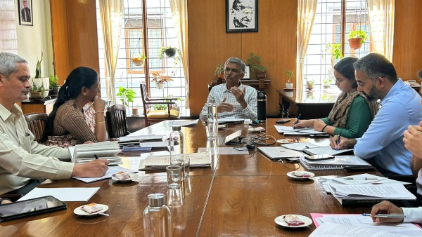 Complaint from public about demand for bribe: Krishna byre Gowda scolds to officials