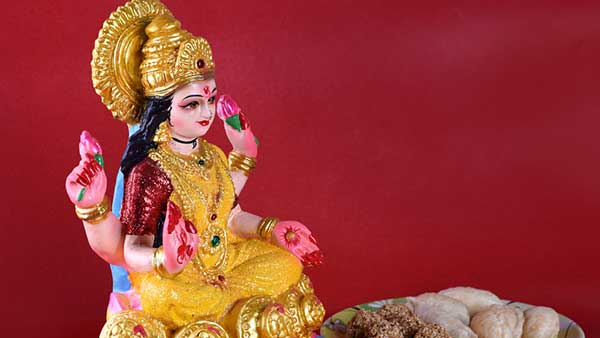 Friday Lakshmi Devi Puja, Know the significance of Lakshmi Chalisa chanting in Kannada