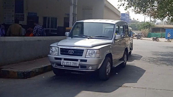 Lokayukta raid on municipal council member while accepting bribe in hiriyur Lokayukta raid on municipal council member while accepting bribe in hiriyur