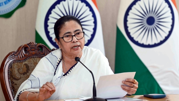  Mamata Banerjee Criticizes Congress-CPI(M) Alliance, Firm on Not Sharing Any Seats 