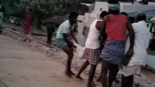 Man tied to pole & thrashed In Sindanur, one arrest! Man tied to pole & thrashed In Sindanur, one arrest!