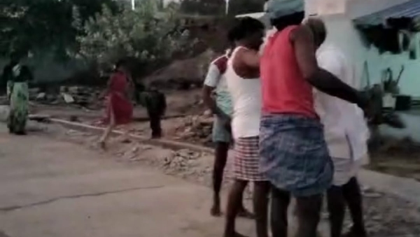 Man tied to pole & thrashed In Sindanur, one arrest! Man tied to pole & thrashed In Sindanur, one arrest!