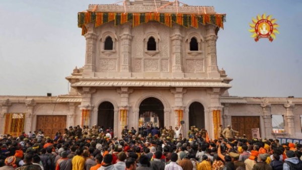Massive crowd at Ram Mandir: Entry of vehicles bound for Ayodhya restricted