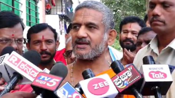 India As Hindu Nation: Pejawar Mutt Seer Vishwaprasanna Teerth Clarified about That India As Hindu Nation: Pejawar Mutt Seer Vishwaprasanna Teerth Clarified about That