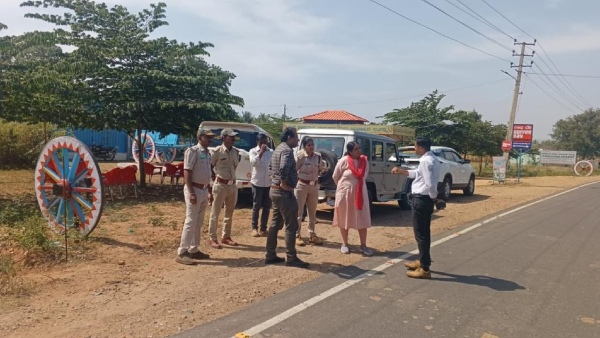What are the measures taken by authorities for plastic ban in Male Mahadeshwara Hill?