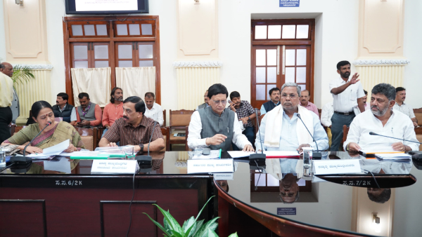 Siddaramaiah Questioned The Officials As To Who Was Responsible For Problem In The Hostel In Kolar