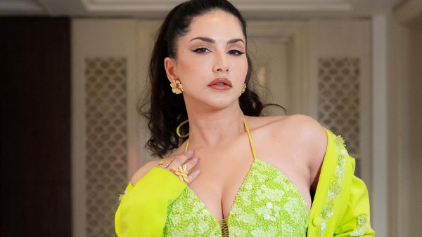 Sunny Leone New Glamorous Photos Attracting The Fans