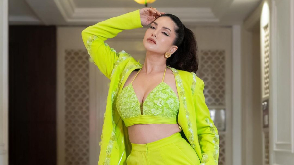 Sunny Leone New Glamorous Photos Attracting The Fans