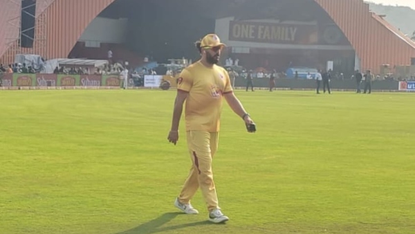  T20I League at Chikkaballapur: Friendly match between the giants begins