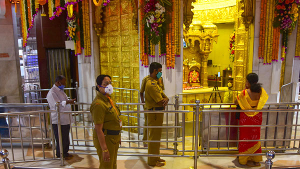 How can I take darshan? what is the proper way taking darshan in Temple?