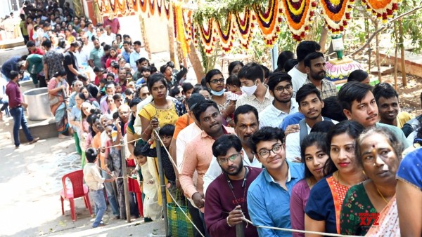 Bengaluru: People coming to see God in many temples for new year