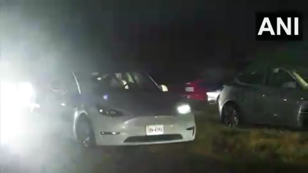 Tesla cars light show in America for Jai Shri ram song, video viral Tesla cars light show in America for Jai Shri ram song, video viral