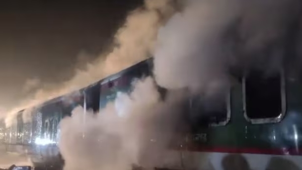 5 killed, many injured in train fire in Bangladesh 5 killed, many injured in train fire in Bangladesh