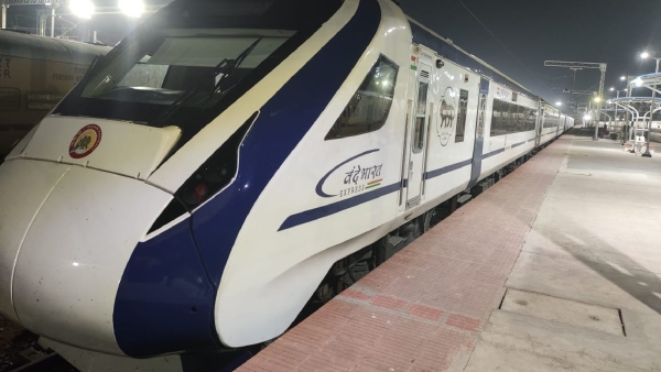 300 To 4000 New Vande Bharat Train May Announce In Budget 2024 