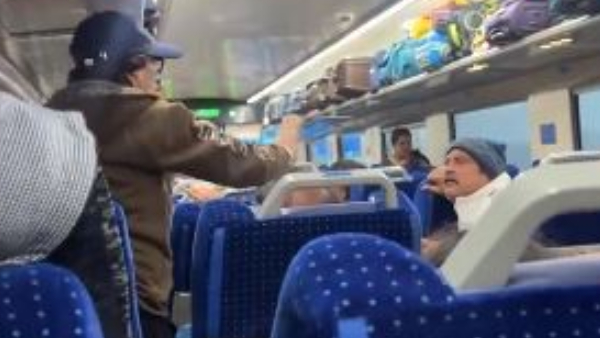 Vande Bharat express Train: Two Passengers Fight On VB Train Over Luggage Space: Video Viral