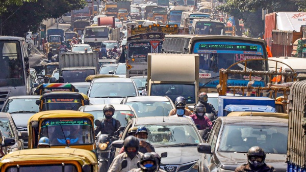  Driving In One Way Bengaluru Police Booked 525 Cases 