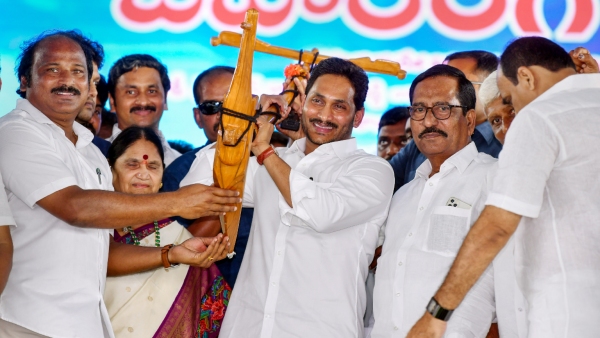 Andhra pradesh cm jagan Mohan reddys sister ys sharmila to join congress party