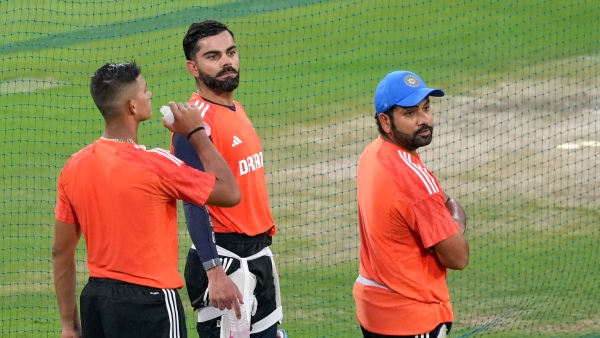 Yuvraj Singh Responds to Critics of Kohli and Rohits T20I Return with Bollywood Song Yuvraj Singh Responds to Critics of Kohli and Rohits T20I Return with Bollywood Song