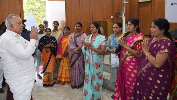 KSRTC Rs 1 Crore, 10 lakh Accident Compensation Distributed to Families of Deceased Employees 