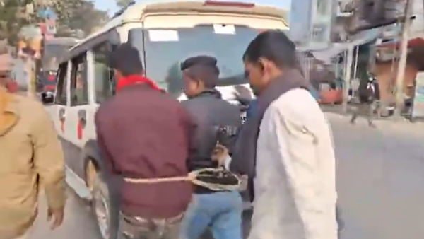 Accuseds push police vehicle to court: Video goes viral