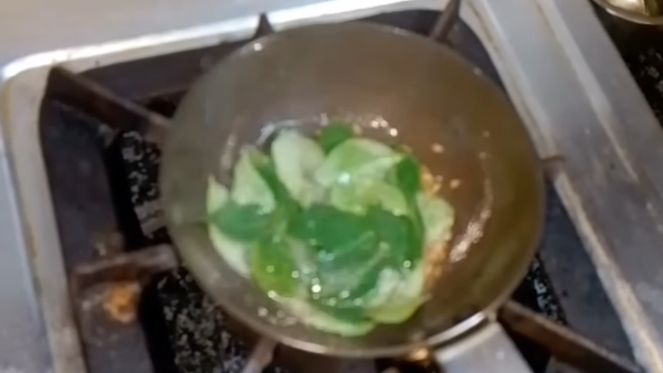 Batani Sambar Recipe: How to make Pea Dal at home in kannada Batani Sambar Recipe: How to make Pea Dal at home in kannada